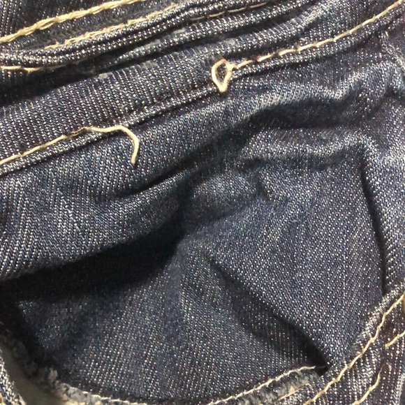 Distressed crop capri jeans - Picture 6 of 9